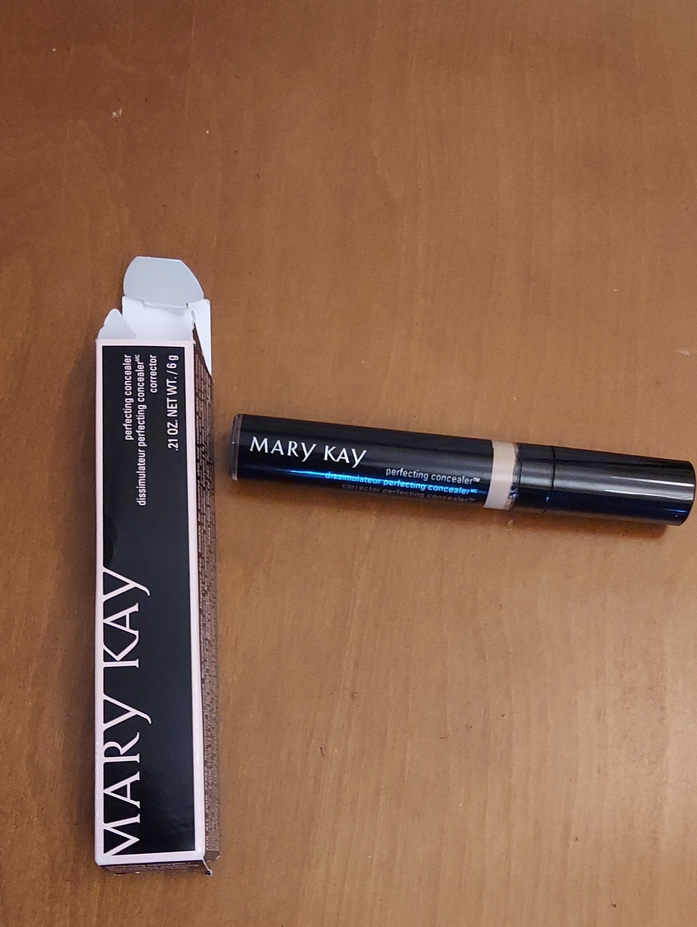 Mary Kay Perfecting Concealer NEW IN BOX - Light/Beige - Picture 5 of 5